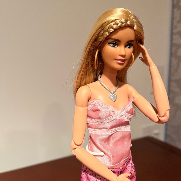 Barbie Doll 2018 Fashionistas #94 Barbie - Picture 2 of 6